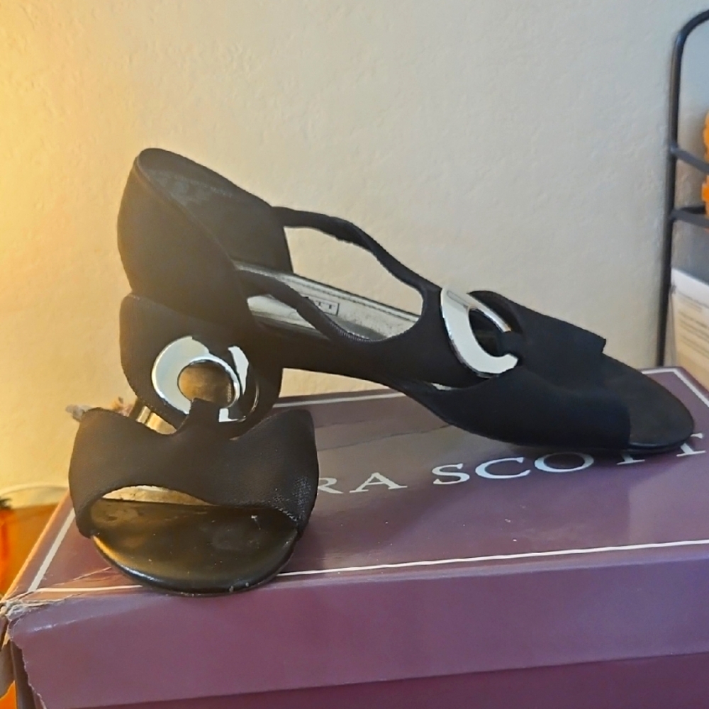 Laura Scott Women's Shoes Black with Silver Accents